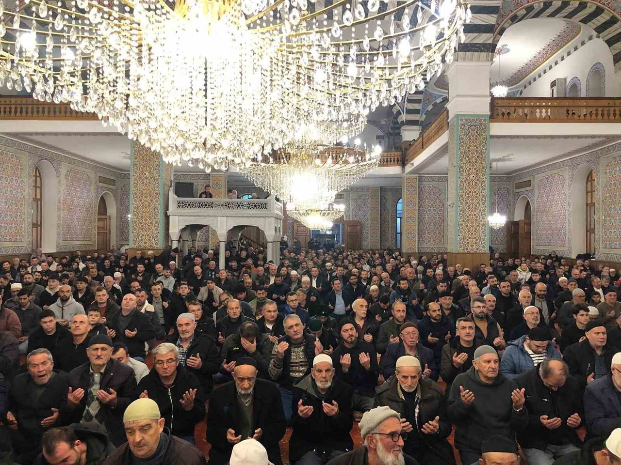 ÜÇ AYLARIN MÜJDECİSİ OLAN REGAİP KANDİLİ, DÜZCE’DE VATANDAŞLARIN YOĞUN KATILIMIYLA İDRAK...