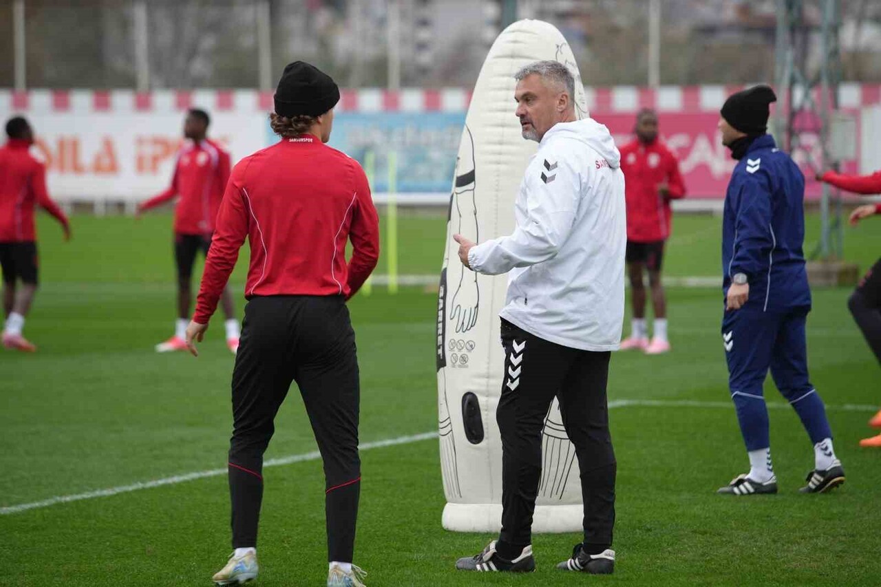 UEFA KONFERANS LİGİ LİDERİ SAMSUNSPOR, 5. HAFTADA OYNAYACAĞI AEK MAÇININ HAZIRLIKLARINI NURİ ASAN...