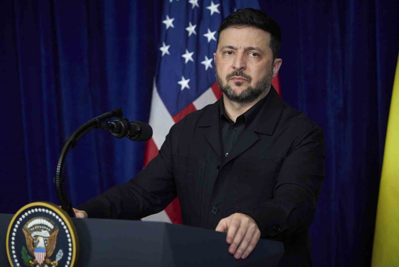 UKRAYNA DEVLET BAŞKANI VLADİMİR ZELENSKİY, RUSYA İLE BARIŞ ANLAŞMASI KAPSAMINDA BAZI BELGELERİN...