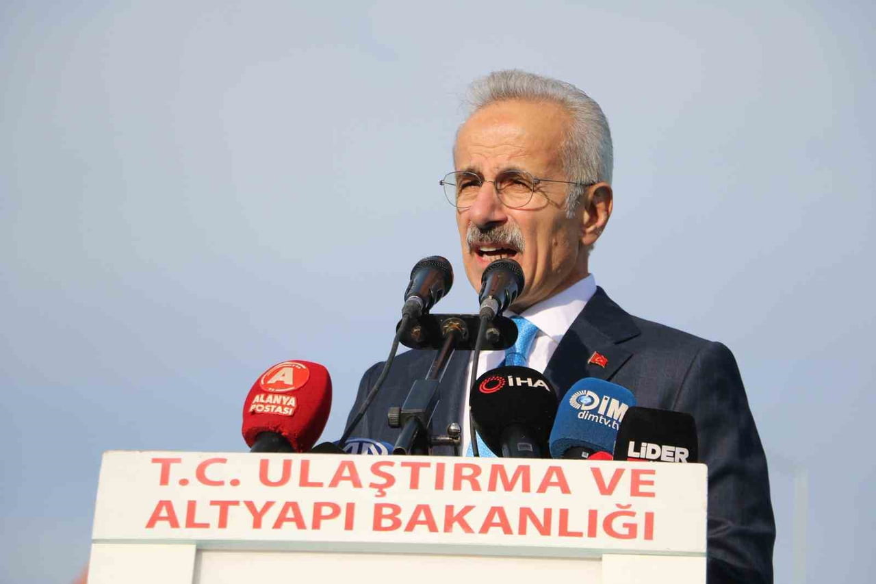 ULAŞTIRMA VE ALTYAPI BAKANI ABDULKADİR URALOĞLU AÇILIŞTA KONUŞTU
