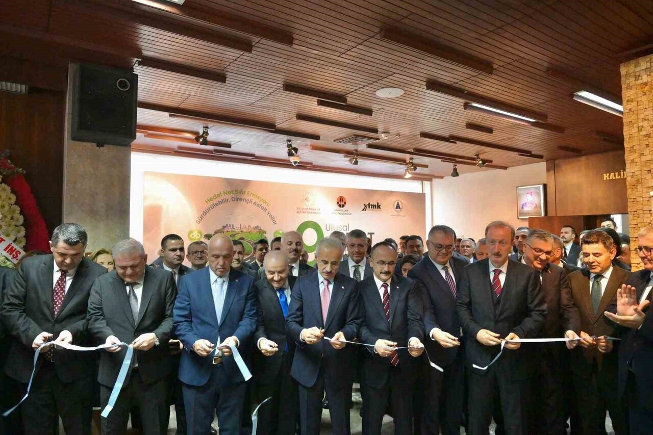 ULAŞTIRMA VE ALTYAPI BAKANI ABDULKADİR URALOĞLU, AVRUPA BİRLİĞİ ÜLKELERİYLE KIYASLANDIĞINDA OTOYOL...