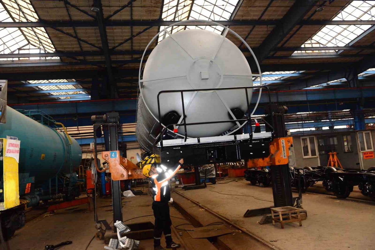 ULAŞTIRMA VE ALTYAPI BAKANI ABDULKADİR URALOĞLU, "UAIS TİPİ ASKERİ TANK TAŞIMA VAGONLARININ...