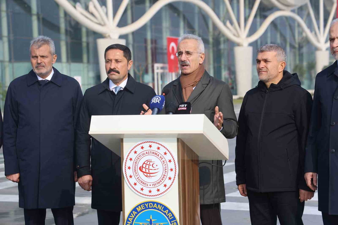 ULAŞTIRMA VE ALTYAPI BAKANI ABLDUKADİR URALOĞLU, HATAY HAVALİMANI’NDA İNCELEMELERDE BULUNARAK...