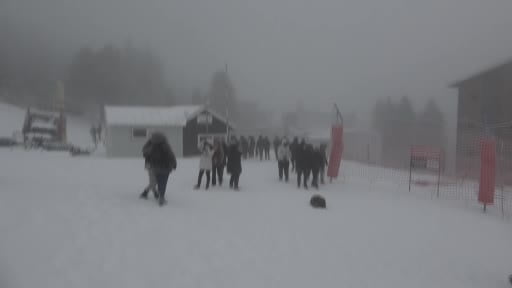 Uludağ’a haftasonu akını... Kar kalınlığı 25 santimetreye ulaştı, pistler günübirlikçilerle doldu...