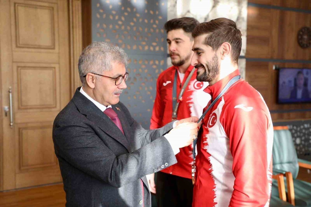 ULUSAL VE ULUSLARARASI ALANDA ELDE ETTİKLERİ DERECELERLE TÜRK GÜREŞİNİN ÖNE ÇIKAN İSİMLERİ...