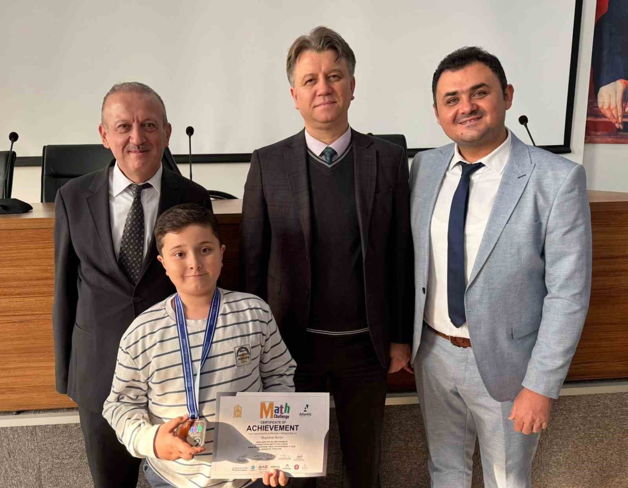 ULUSLARARASI MATEMATİK YARIŞMASINDA DERECEYE GİREN ÖĞRENCİLER MADALYALARINA KAVUŞTU