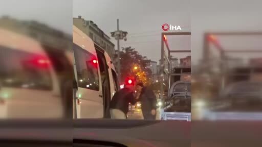 Ümraniye’de servis şoföründen kağıt toplayan kişiye yumruk