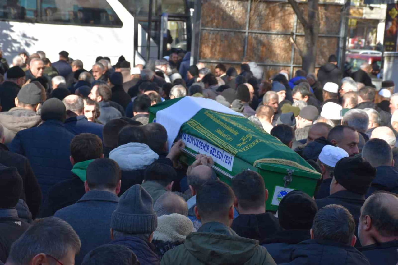 UMRE İBADETİNİ YERİNE GETİRMEK İÇİN SAKARYA'NIN HENDEK İLÇESİNDEN MEKKE'YE GİDEN VE KONTROLDEN...