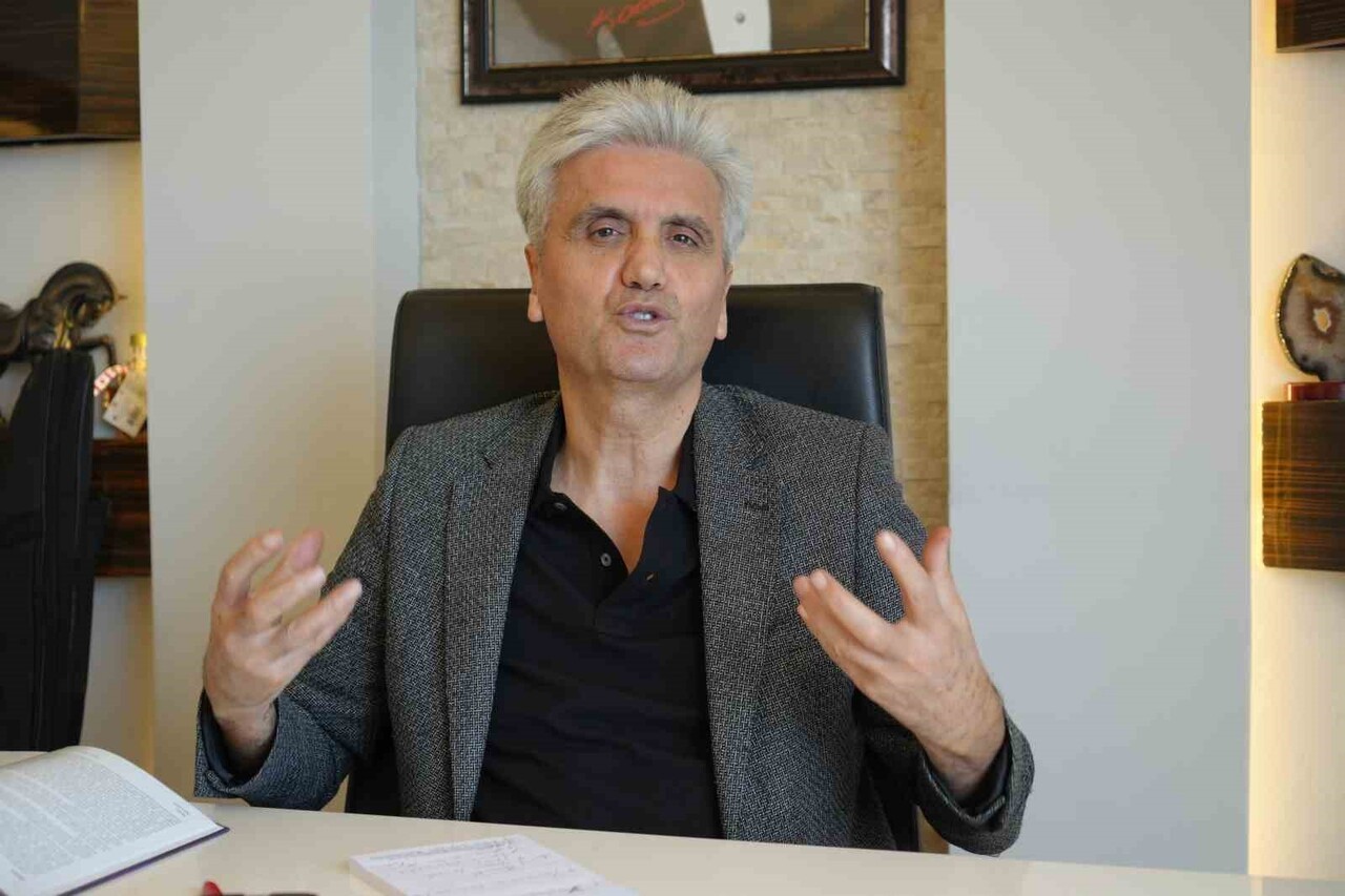 ÜNLÜ ESTETİK CERRAH PROF. DR. HAYATİ AKBAŞ, ÇOCUKLARDA GÖRÜLEN GÖĞÜS BÜYÜKLÜĞÜ SORUNUNA İLİŞKİN...