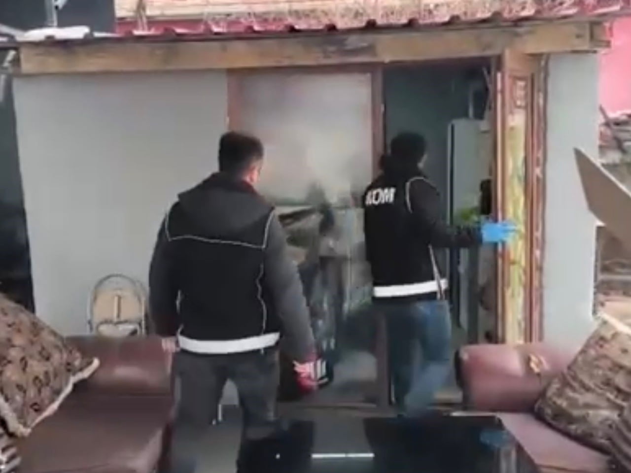 UŞAK’TA GALERİCİLİK FAALİYETİ ADI ALTINDA TEFECİLİK YAPILDIĞI İHBARI ÜZERİNE DÜN DÜZENLENEN...