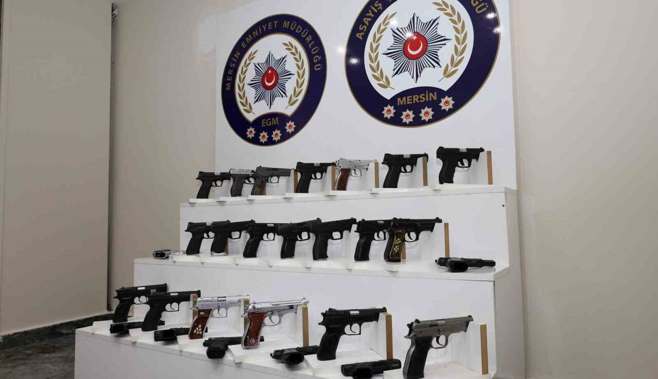 UYGULAMALARDA ÇOK SAYIDA RUHSATSIZ SİLAH DA EMLE GEÇİRİLDİ.