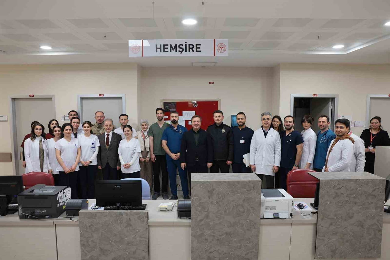 VALİ AYDOĞDU HASTANEDE TEDAVİ GÖREN HASTALARI ZİYARET ETTİ