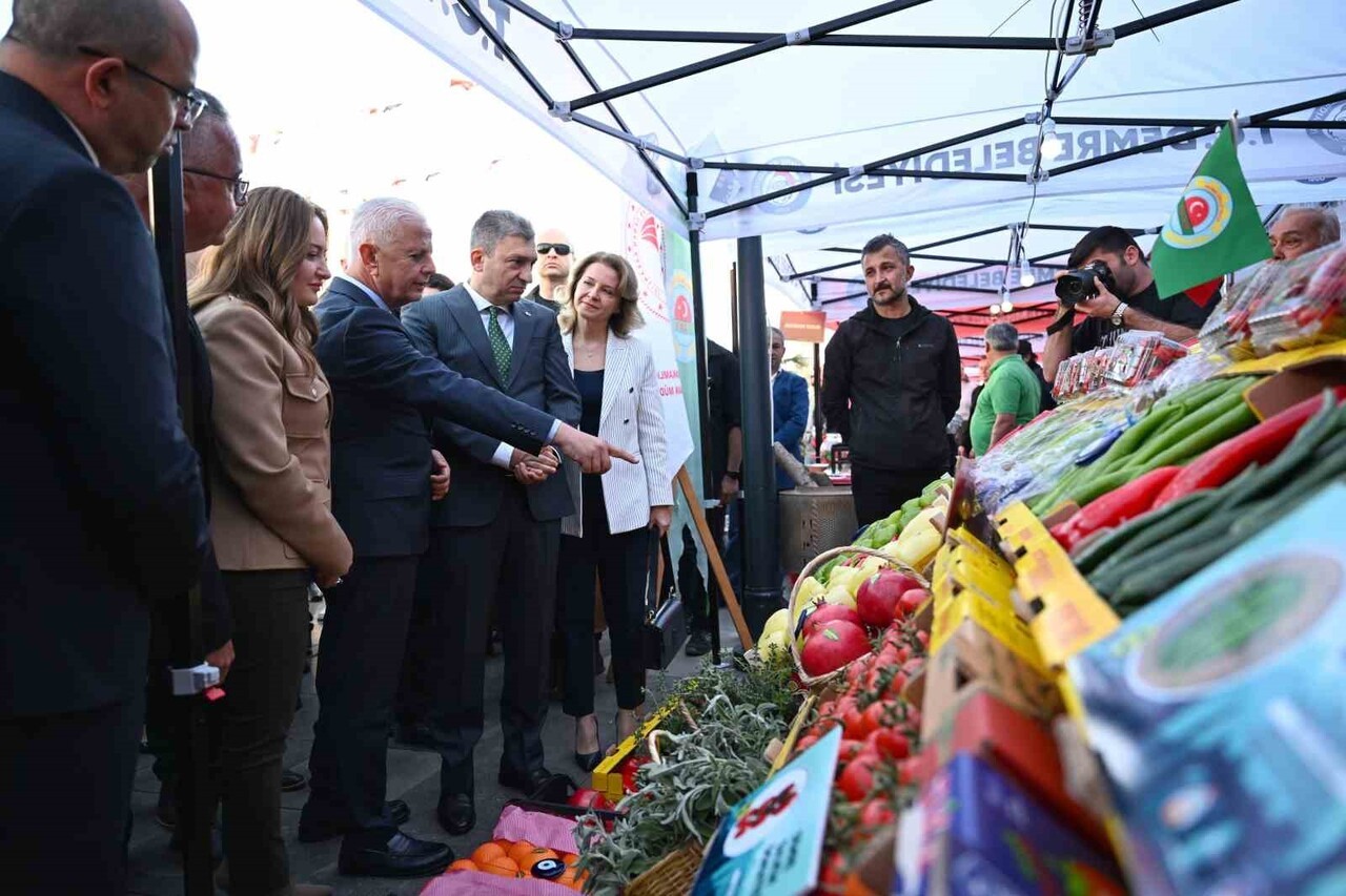 VALİ HULUSİ ŞAHİN ÜRÜNLERİ İNCELEDİ