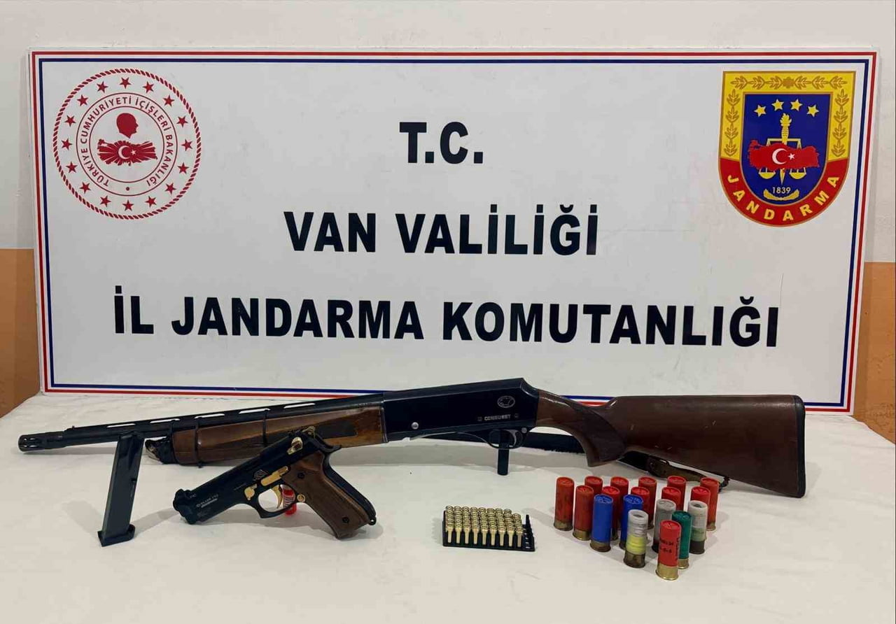 VAN’IN ERCİŞ İLÇESİNDE JANDARMA EKİPLERİNCE YÜRÜTÜLEN ÇALIŞMALAR SONUCUNDA SİLAH ELE...