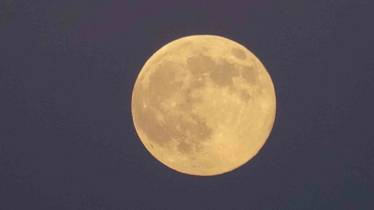 VAN SEMALARI, 2025 YILININ SON DOLUNAYIYLA BİRLİKTE ADETA BÜYÜLEYİCİ BİR MANZARAYA SAHNE...