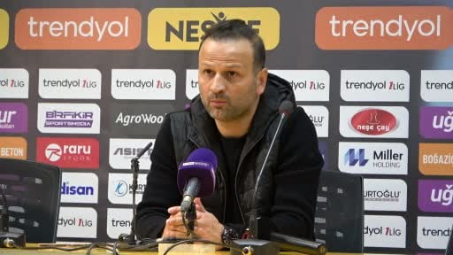 Vanspor FK Teknik Direktörü Osman Zeki Korkmaz, İstanbulspor galibiyeti sonrası yaptığı...