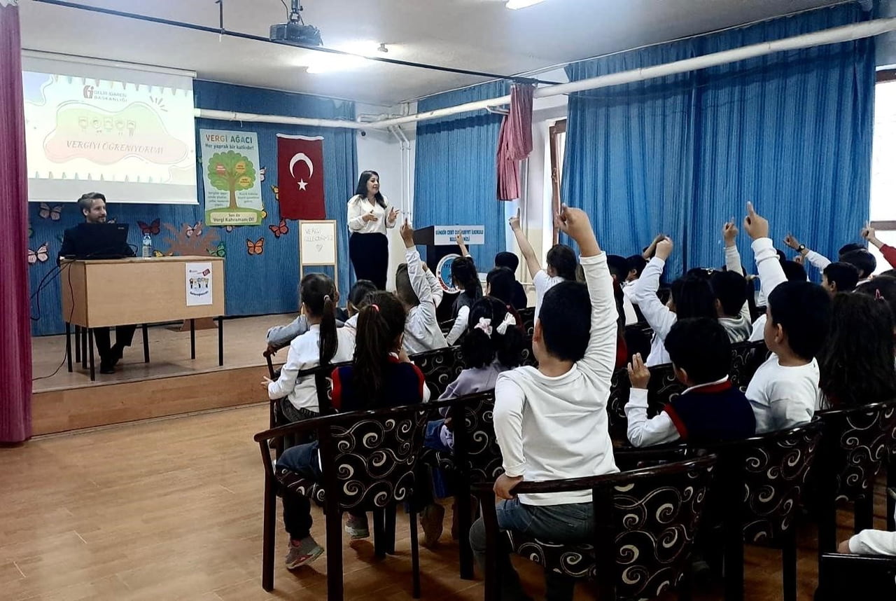 VERGİ BİLİNCİNİN ARTIRILMASI AMACIYLA DÜZENLENEN VERGİ BİLİNCİ EĞİTİM PROGRAMI, DENİZLİ...