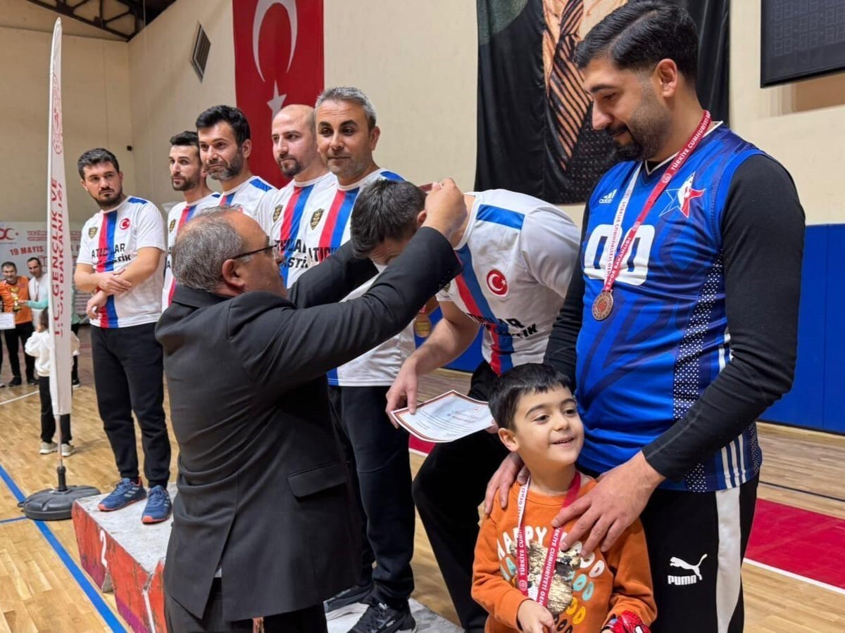 VEZİRKÖPRÜ’DE 24 KASIM ÖĞRETMENLER GÜNÜ KAPSAMINDA DÜZENLENEN VOLEYBOL VE DART TURNUVALARI...