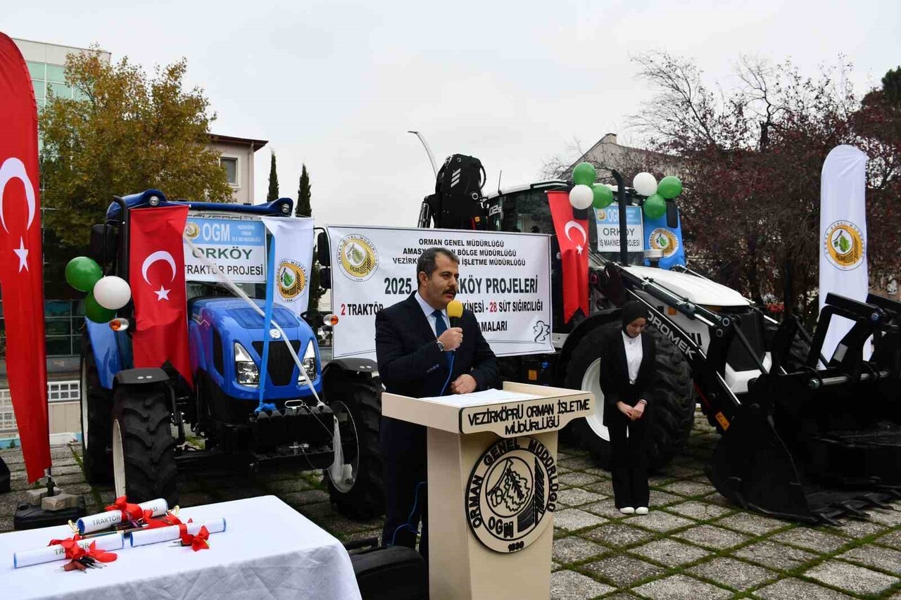 VEZİRKÖPRÜ ORMAN İŞLETME MÜDÜRLÜĞÜ BAHÇESİNDE DÜZENLENEN TÖRENDE 1 İŞ MAKİNESİ, 2 TRAKTÖR, 8...