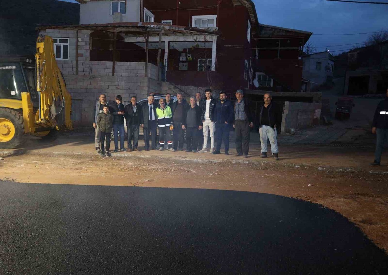 YAHYALI BELEDİYESİ FEN İŞLERİ MÜDÜRLÜĞÜ EKİPLERİ, KARAKÖY MAHALLESİ’NDE SICAK ASFALT ÇALIŞMALARINI...