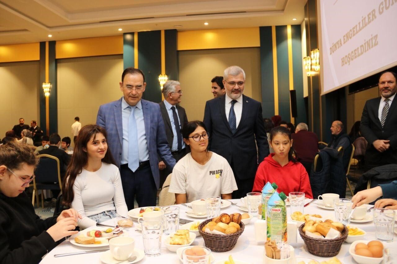 YALOVA'DA 3 ARALIK DÜNYA ENGELLİLER GÜNÜ’NDE ÖZEL EĞİTİM AİLESİ KAHVALTIDA BULUŞTU.