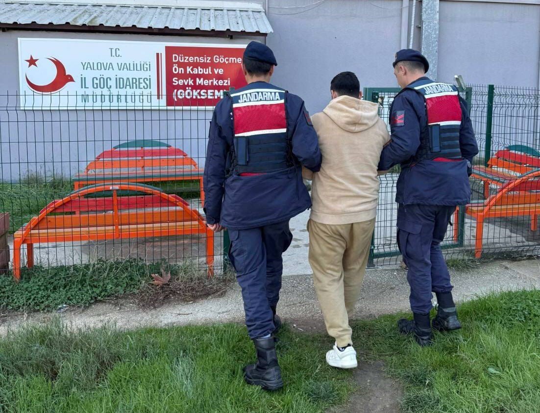 YALOVA'DA UYUŞTURUCU MADDE TİCARETİ SUÇU NEDENİYLE INTERPOL TARAFINDAN KIRMIZI BÜLTENLE ARANAN...