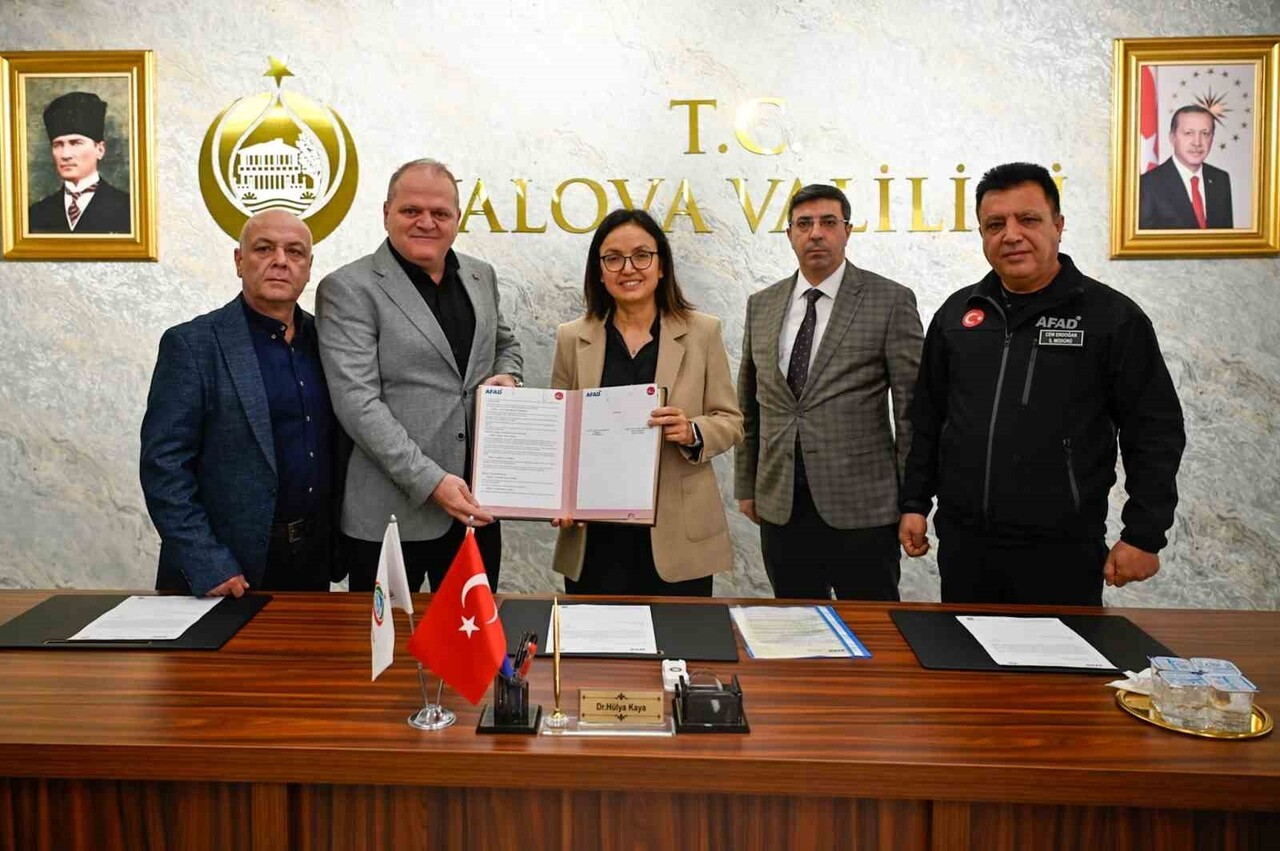 YALOVA VALİLİĞİNDE DÜZENLENEN PROGRAMDA, AFAD’IN KURULUŞUNUN 16. YILI KUTLANIRKEN TÜRKİYE’DE İLK...