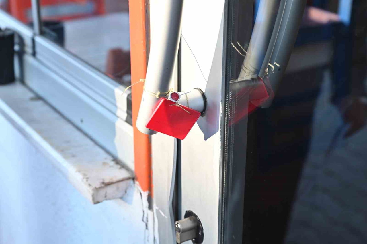 YAPILAN DENETİMDE RUHSATSIZ HİZMET VERDİĞİ BELİRLENEN İŞLETME MÜHÜRLENDİ.