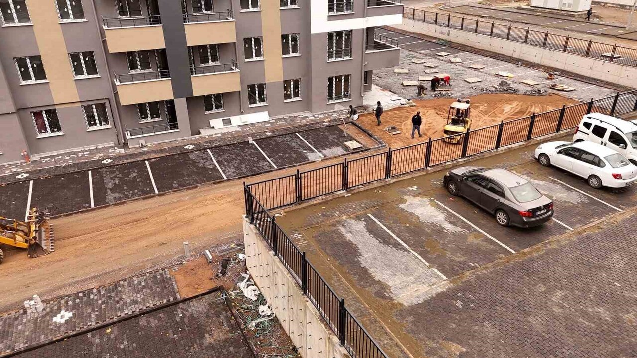 YAPTIĞI ÇALIŞMALARLA İLÇENİN ESTETİK DOKUSUNA DA DEĞER KATAN MELİKGAZİ BELEDİYESİ; KÜÇÜKALİ...