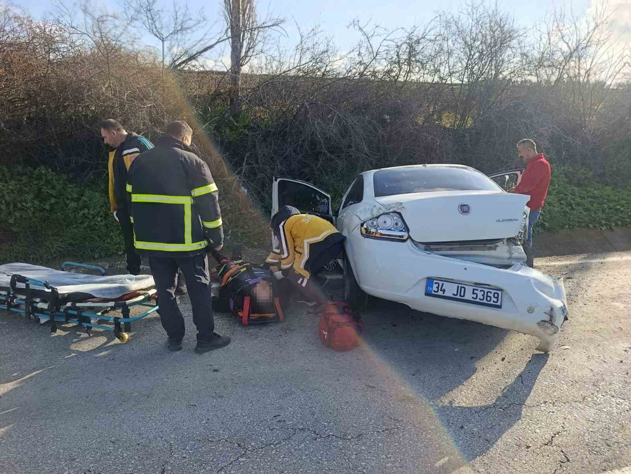 YARALILAR, OLAY YERİNDEKİ İLK MÜDAHALENİN ARDINDAN PINARHİSAR DEVLET HASTANESİ'NE KALDIRILARAK...