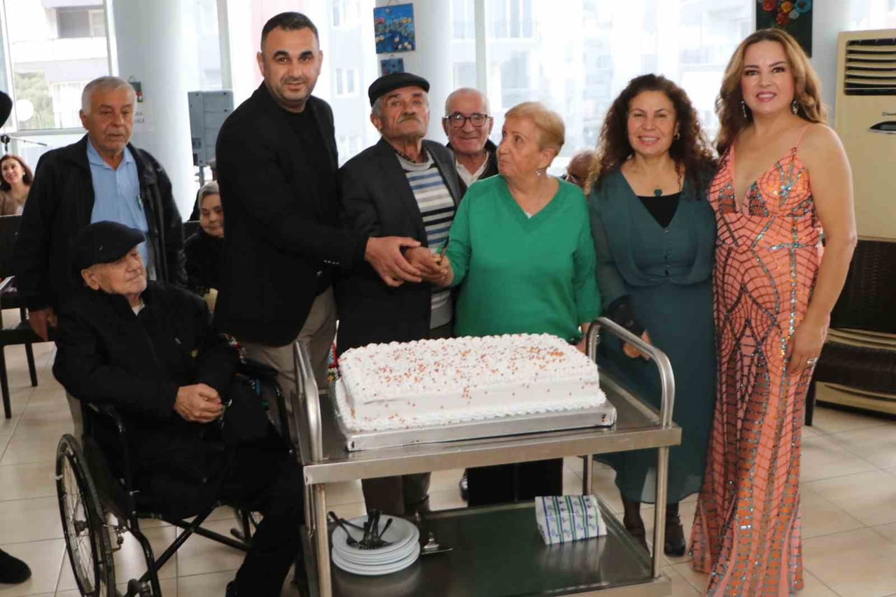YAŞLILAR YILBAŞI KUTLADI