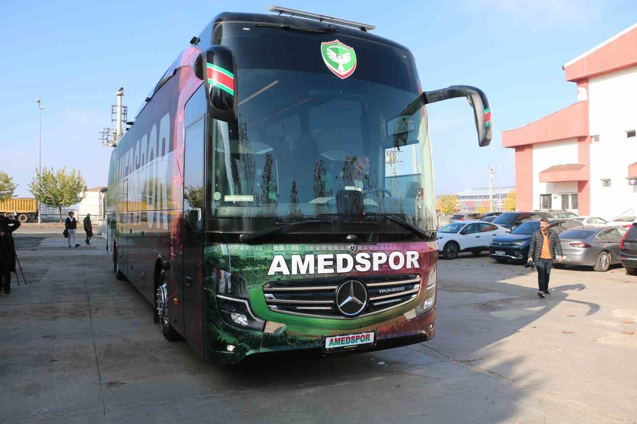 YENİ TAKIM OTOBÜSÜ, DÜZENLENEN TÖRENLE AMEDSPOR KULÜBU'NE TESLİM EDİLDİ.