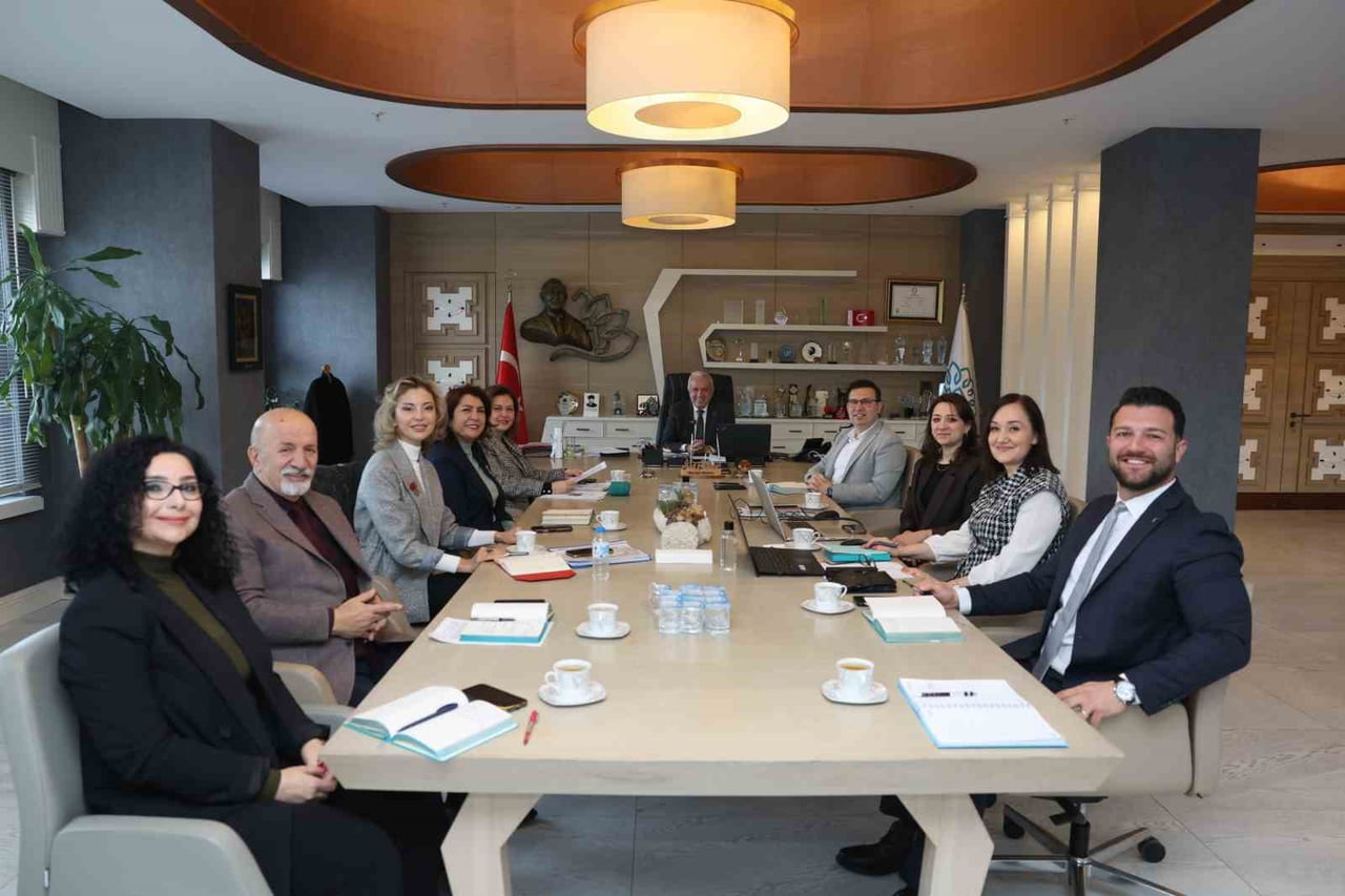 YENİ YILDA NİLÜFER’İ ÇOK DAHA İYİ SEVİYEYE GETİRMEK İÇİN ÇALIŞMALARINI HIZ KESMEDEN...