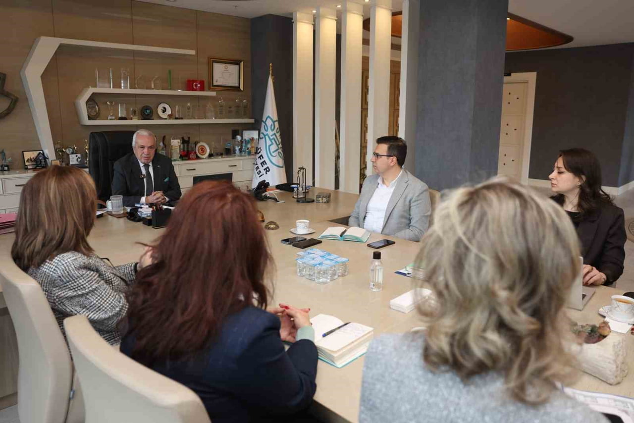 YENİ YILDA NİLÜFER’İ ÇOK DAHA İYİ SEVİYEYE GETİRMEK İÇİN ÇALIŞMALARINI HIZ KESMEDEN...