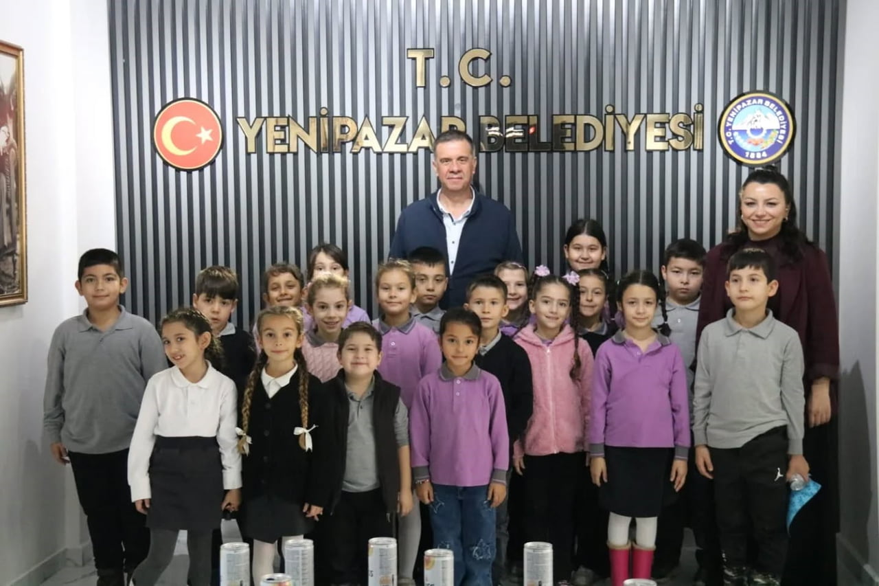 YENİPAZAR BELEDİYE BAŞKANI MALİK ERCAN, MERKEZ İLKOKULU 2/B SINIFI ÖĞRENCİLERİNİ BELEDİYEDE KONUK...