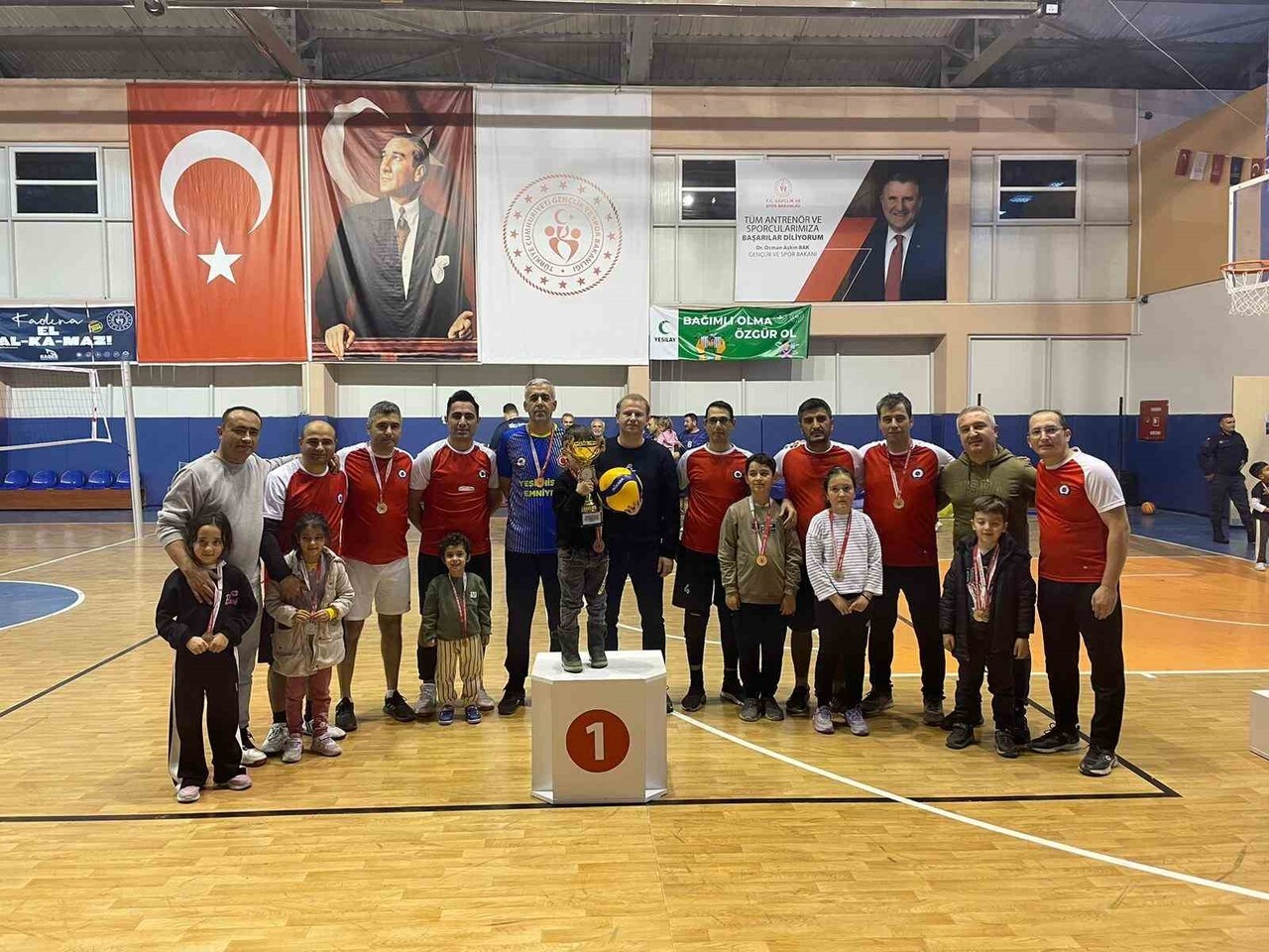 YEŞİLHİSAR GENÇLİK VE SPOR İLÇE MÜDÜRLÜĞÜ SPOR SALONU’NDA DÜZENLENEN YEŞİLHİSAR KAYMAKAMLIĞI HARUN...