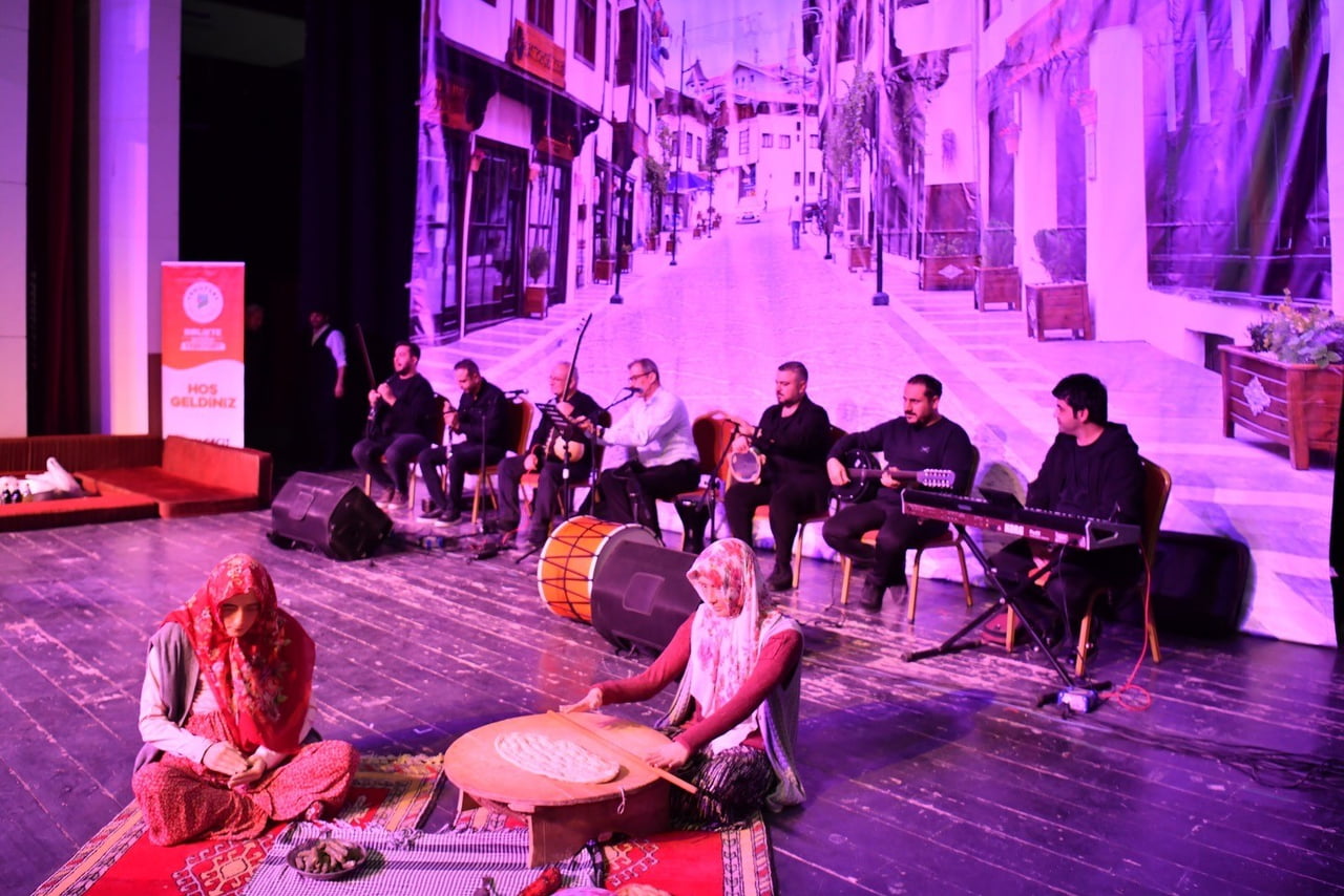 YEŞİLYURT EYVAN GECELERİ KEYİFLİ VE COŞKULU GEÇTİ