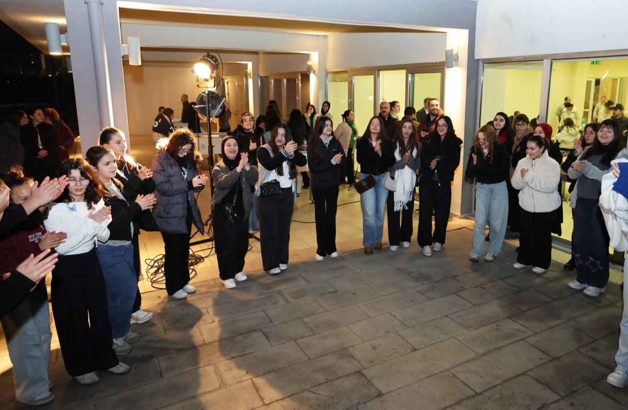 YILIN EN UZUN GECESİ 21 ARALIK’TA KÜÇÜKÇEKMECELİ GENÇLERE YÖNELİK BİR DİZİ ETKİNLİK DÜZENLEDİ....