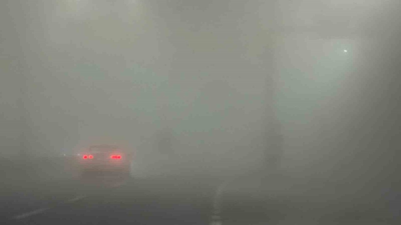 YOĞUN SİSİN ETKİSİNDE KALAN ADIYAMAN’DA, GÖRÜŞ MESAFESİNDE BÜYÜK DÜŞÜŞ YAŞANDI.