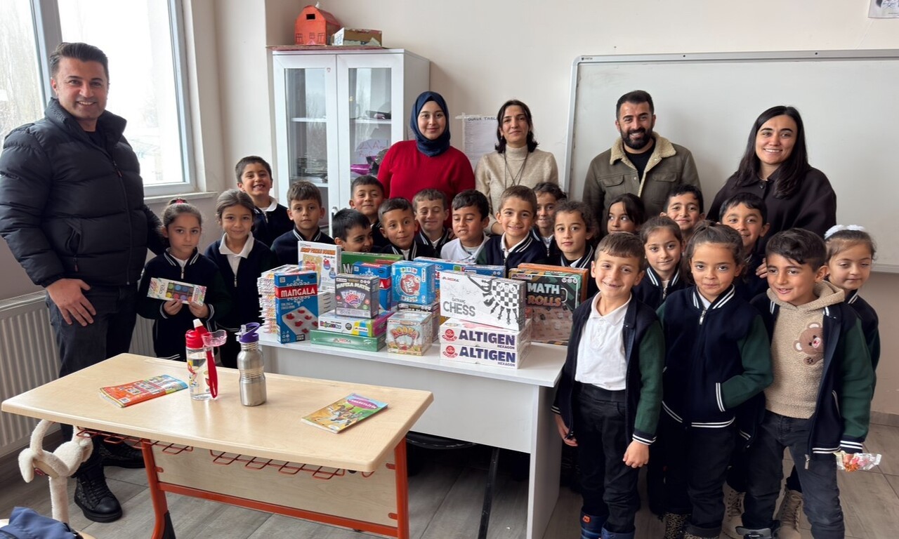 YÜKSEKOVA İLÇESİNDE 13 OKUL İLE 3 ÖZEL EĞİTİM OKULUNA 440 FARKLI EĞİTİM VE ZEKÂ OYUNU SETİ İLE...