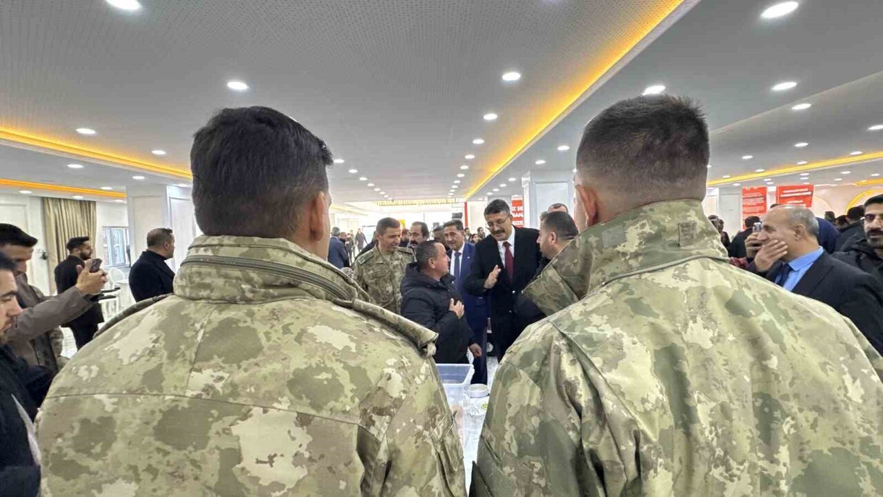 YÜKSEKOVA İLÇESİNDE ŞEHİT VE GAZİ YAKINLARI İÇİN DÜZENLENEN ONUR PROGRAMINDA BİRLİK VE BERABERLİK...