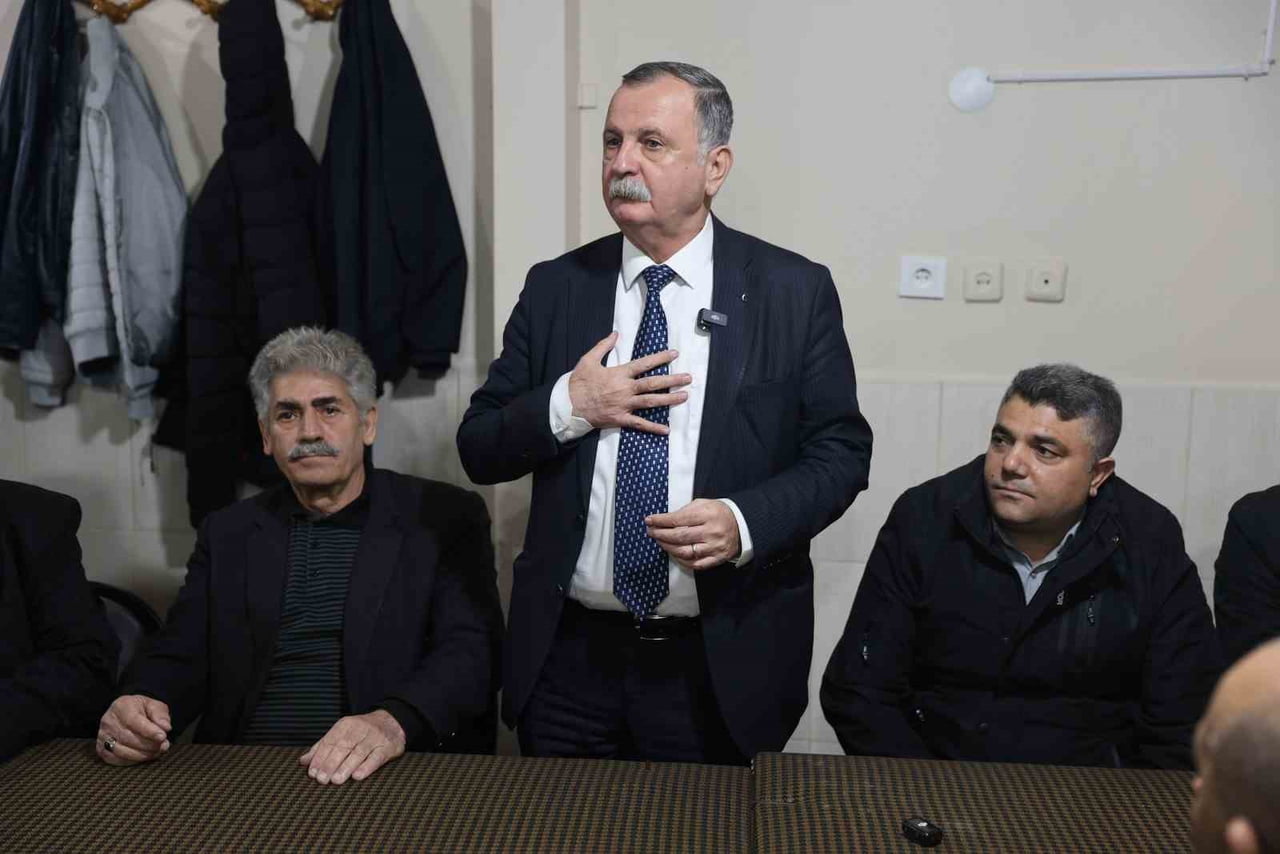 YUNUSEMRE BELEDİYE BAŞKANI SEMİH BALABAN, SPİL MAHALLESİ’NDE DÜZENLENEN MAHALLE BULUŞMASINDA...