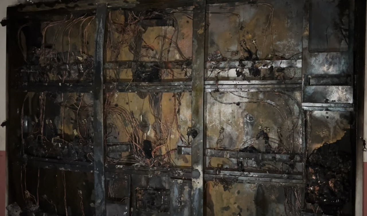 ZEYTİNBURNU’NDA ELEKTRİK PANOSUNDA KORKUTAN YANGIN: 4 KİŞİ HASTANEYE KALDIRILDI