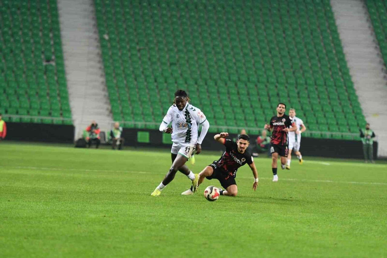 ZİRAAT TÜRKİYE KUPASI 4. TUR MAÇINDA SAKARYASPOR, KONUK ETTİĞİ GENÇLERBİRLİĞİ’NE 5-0 MAĞLUP...