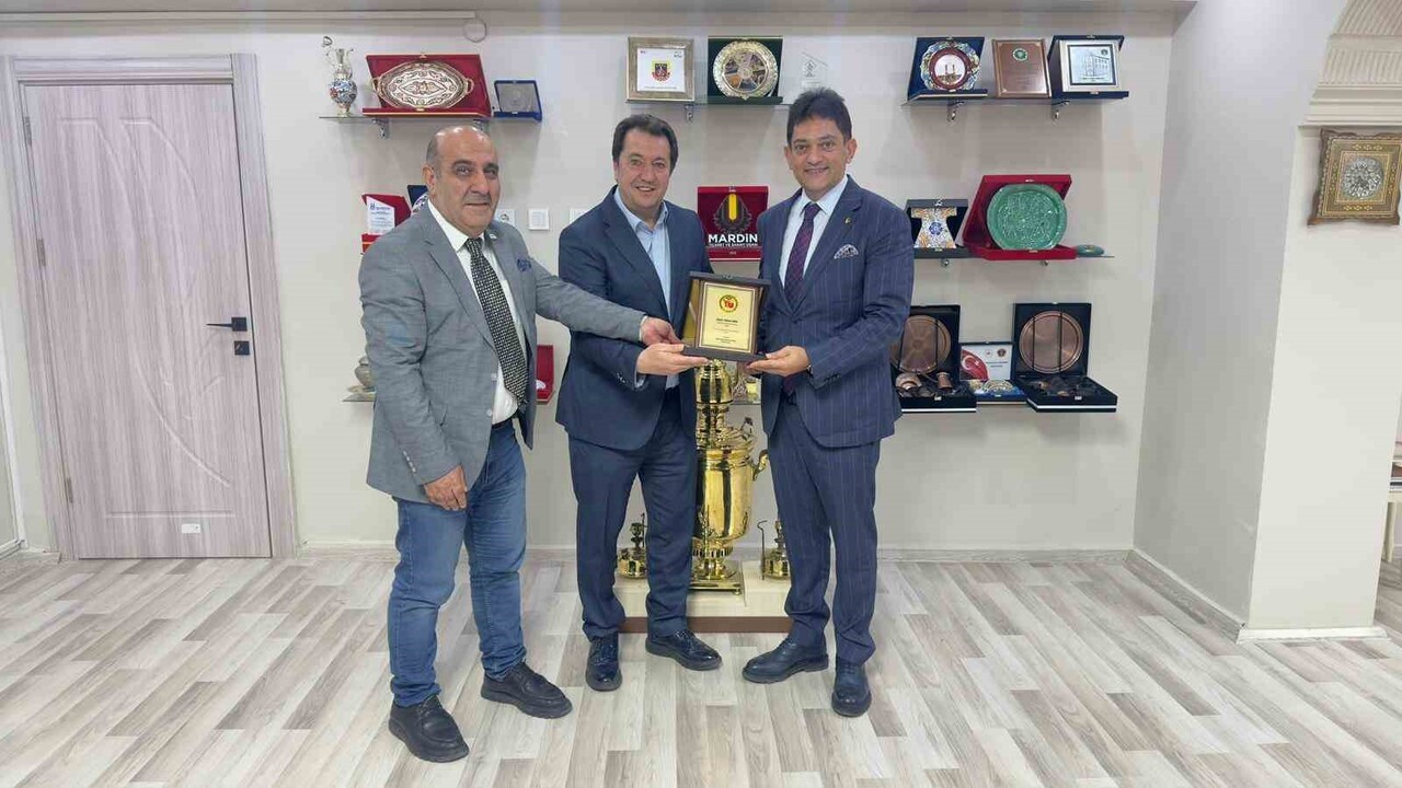 ZİYARETİN SONUNDA DAGC BAŞKANI TÜRKEZ VE DGF BAŞKANI İRFAN TARAKÇIOĞLU, ETB BAŞKANI ORAL’A ERZURUM...