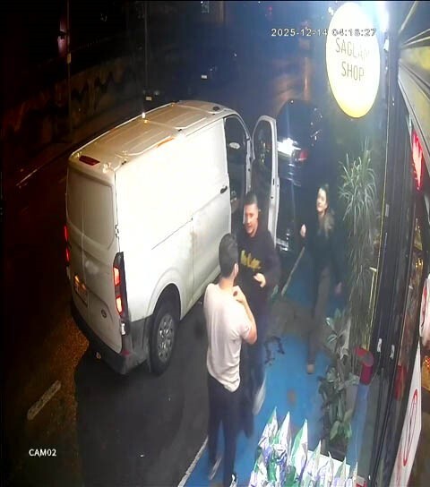 ZONGULDAK'IN KOZLU İLÇESİNDE MURAT YANGUN'UN HAYATINI KAYBETTİĞİ BIÇAKLI OLAYIN GÜVENLİK KAMERASI...