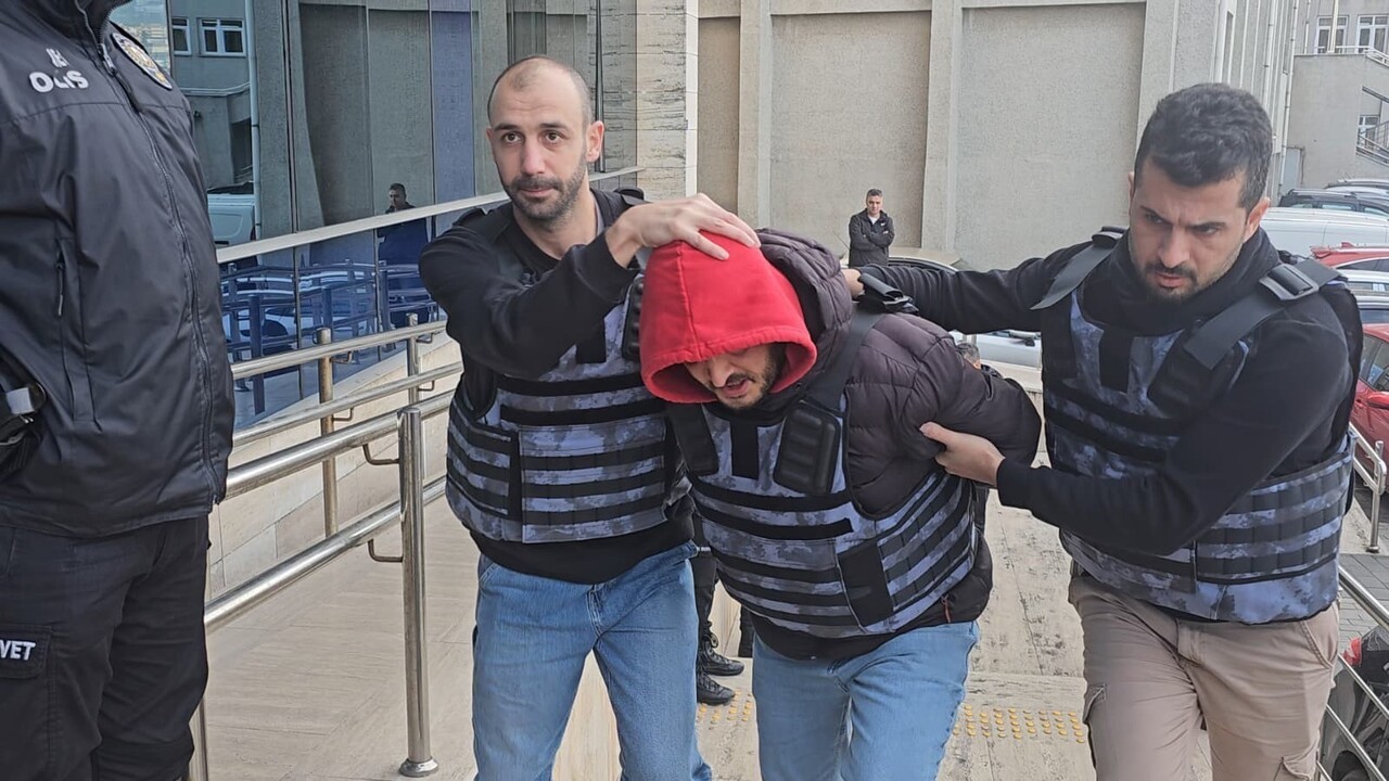 ZONGULDAK'TA ARALARINDA ÇIKAN KÜFÜRLÜ KONUŞMA TARTIŞMASININ KAVGAYA DÖNÜŞMESİ ÜZERİNE SERKAN...