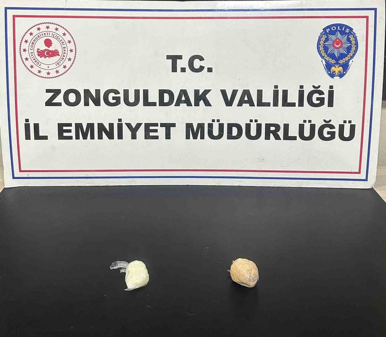 ZONGULDAK'TA UYUŞTURUCU OPERASYONUNDA YAKALANAN 3 ŞÜPHELİ TUTUKLANARAK CEZAEVİNE GÖNDERİLDİ.