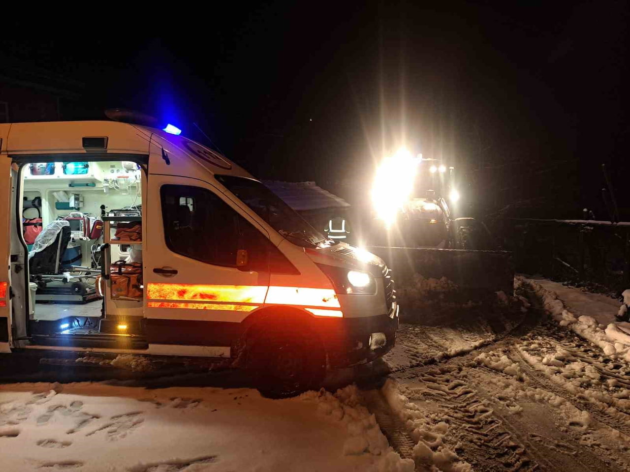 ZONGULDAK GENELİNDE ETKİLİ OLAN KAR YAĞIŞI NEDENİYLE İL GENELİNDE 81 KÖY YOLU ULAŞIMA KAPANDI. İL...