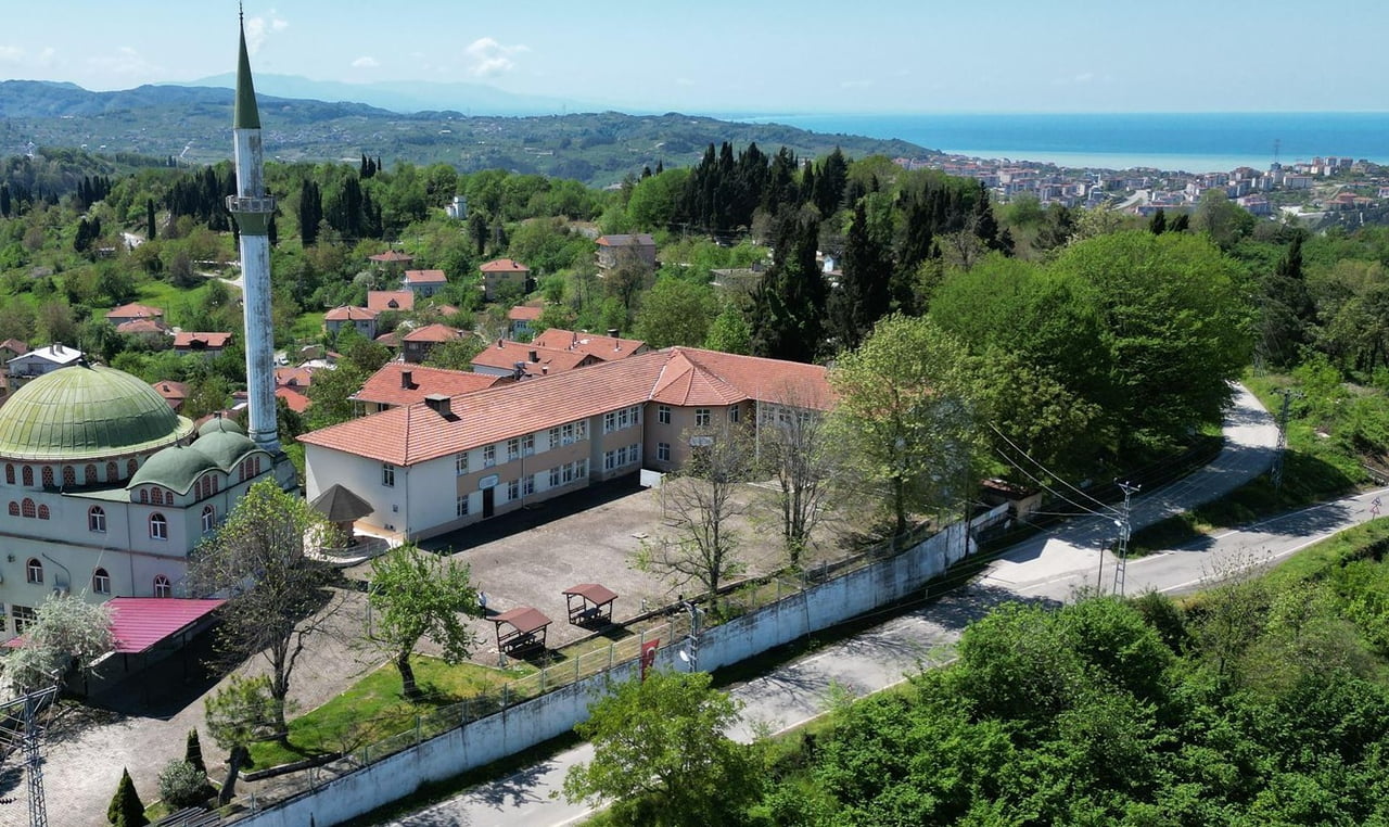 ZONGULDAK (İHA) - MİLLÎ EĞİTİM BAKANLIĞI TARAFINDAN, BÜYÜK TEKKE KÖYÜ’NDE 7 YILDIR KAPALI BULUNAN...